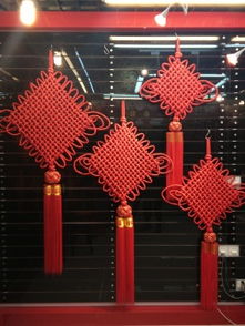 綢布中國結(jié) 紅色家居中的吉祥韻致