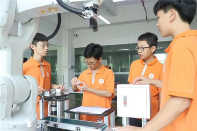 確認(rèn)過眼神,這不是別人家的實(shí)訓(xùn)室!珠海市創(chuàng)沃中等職業(yè)學(xué)校教學(xué)設(shè)施真給力!